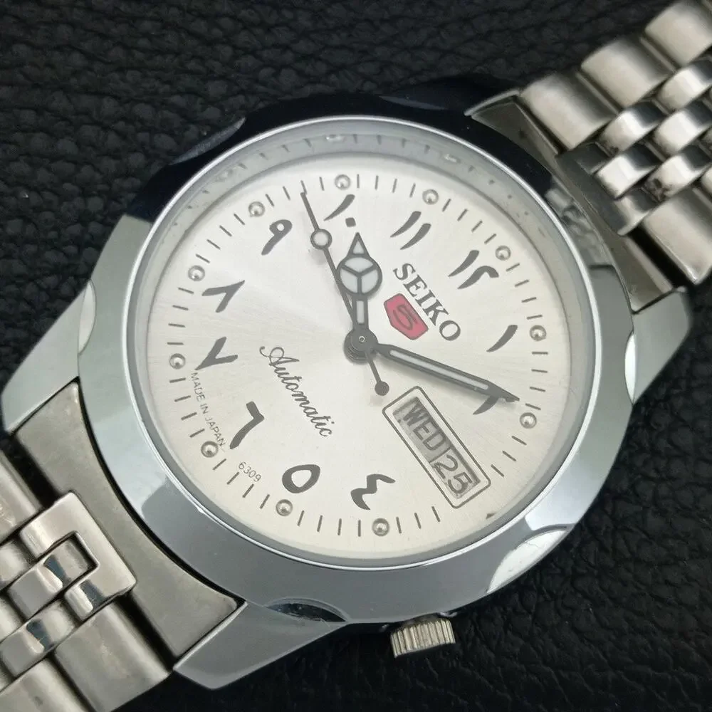 Vintage 1981 Seiko Automatic Mens Silver Watch W/daydate & Red accents